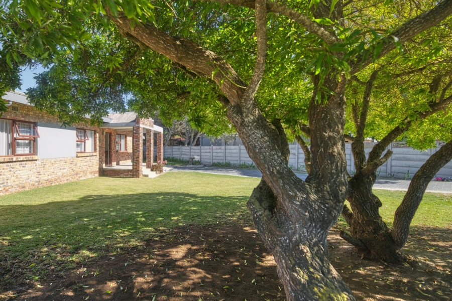 To Let 3 Bedroom Property for Rent in Struisbaai Western Cape